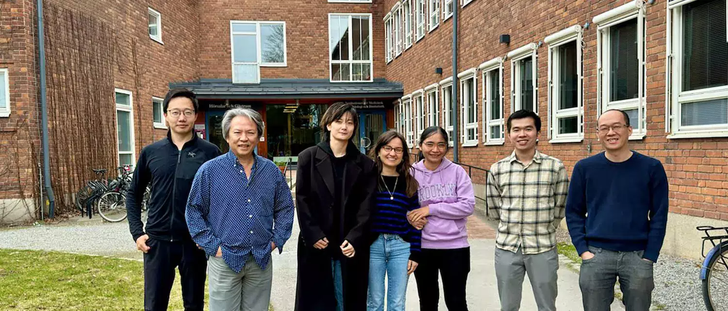 Picture of Nghia Trung Vu's research group outside the Wargentin building