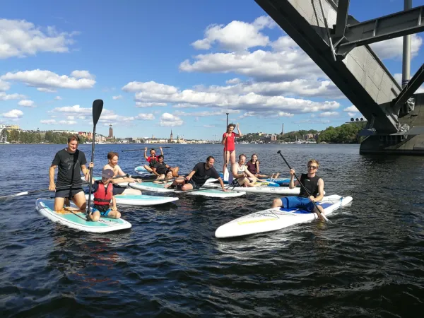 Labmembers stand up paddling
