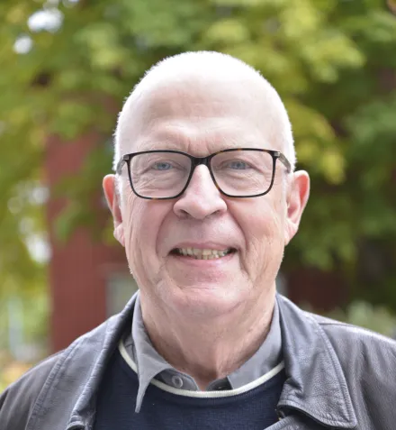 Professor Tomas Olsson