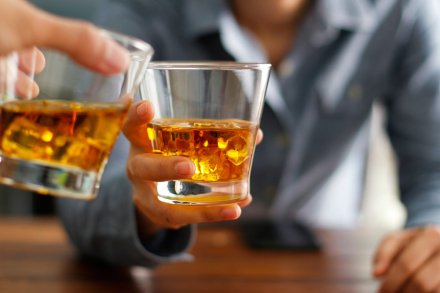 Tonårsdrickande kan sia om framtida leversjukdom. Foto: iStock