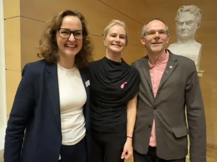 Female researcher recieves award