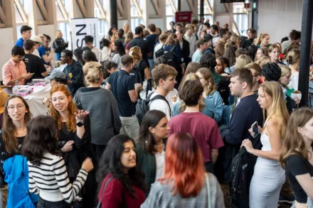 Studenter på välkomstdag höstterminen 2024.