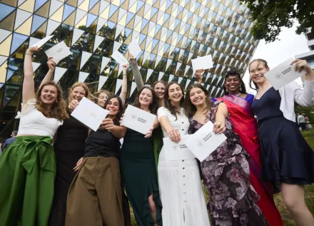 Graduates who received congratulations during the graduation ceremony in the Aula Medica.