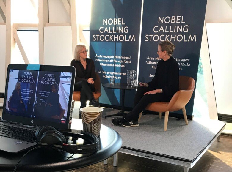 Conversation in chairs between Cecilia Odlind and Gunilla Karlsson Hedestam.